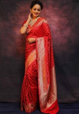 Red Zari Weaving Silk Saree Set