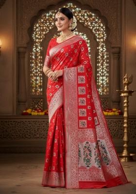 Red Zari Weaving Silk Saree Set