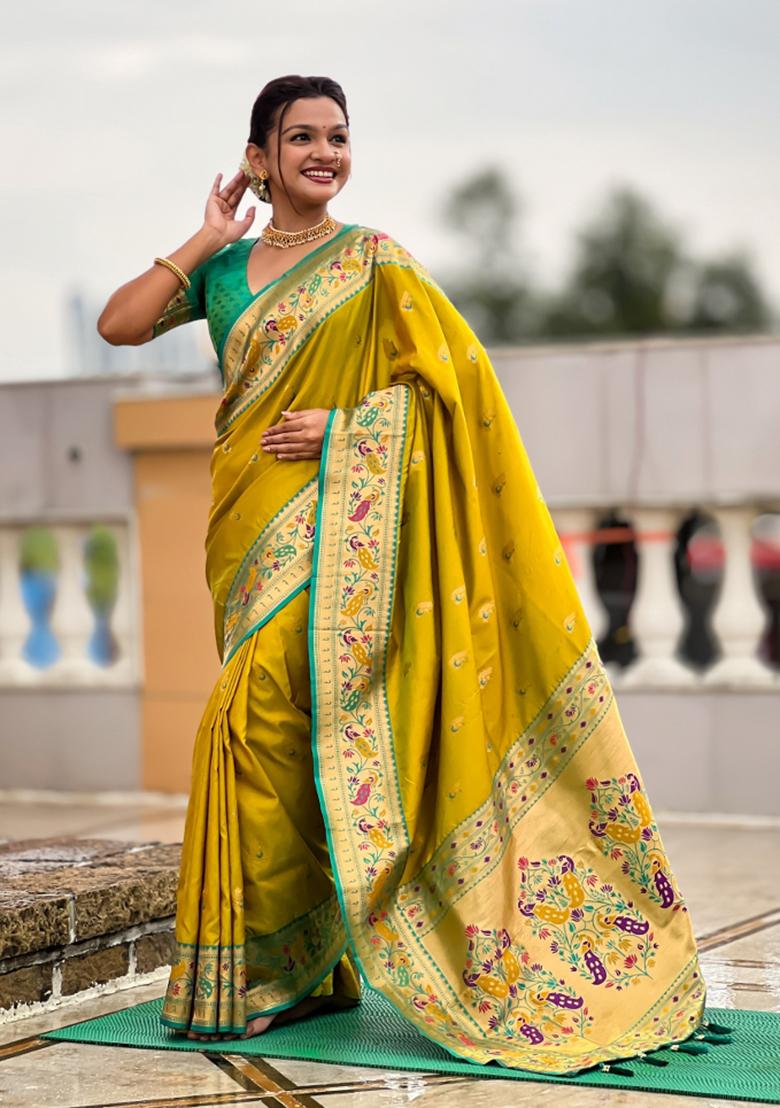 Parrot Green Jacquard Silk Saree Set - Indya
