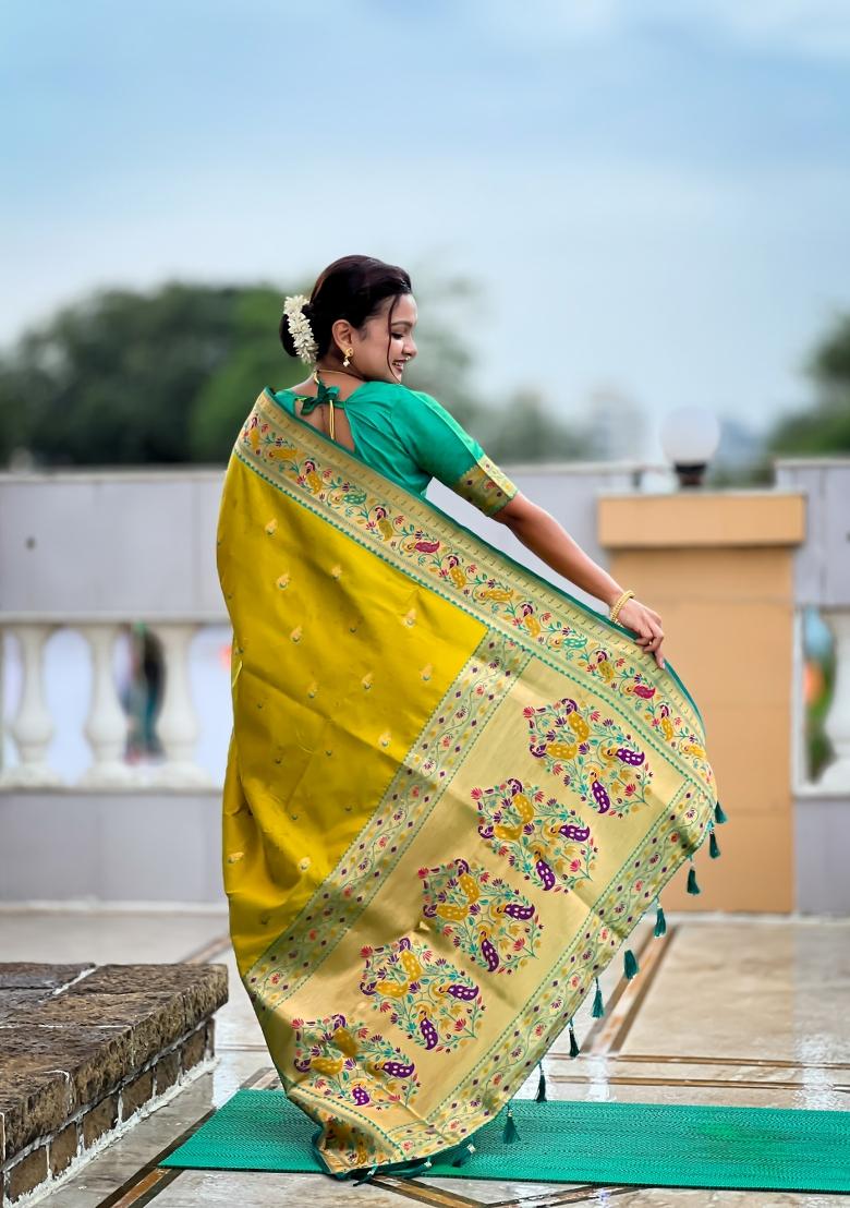 Parrot Green Jacquard Silk Saree Set - Indya