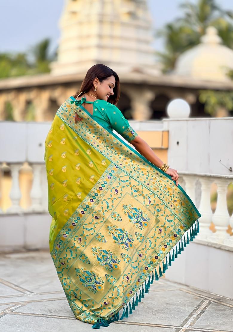 Parrot Green Jacquard Silk Saree Set - Indya