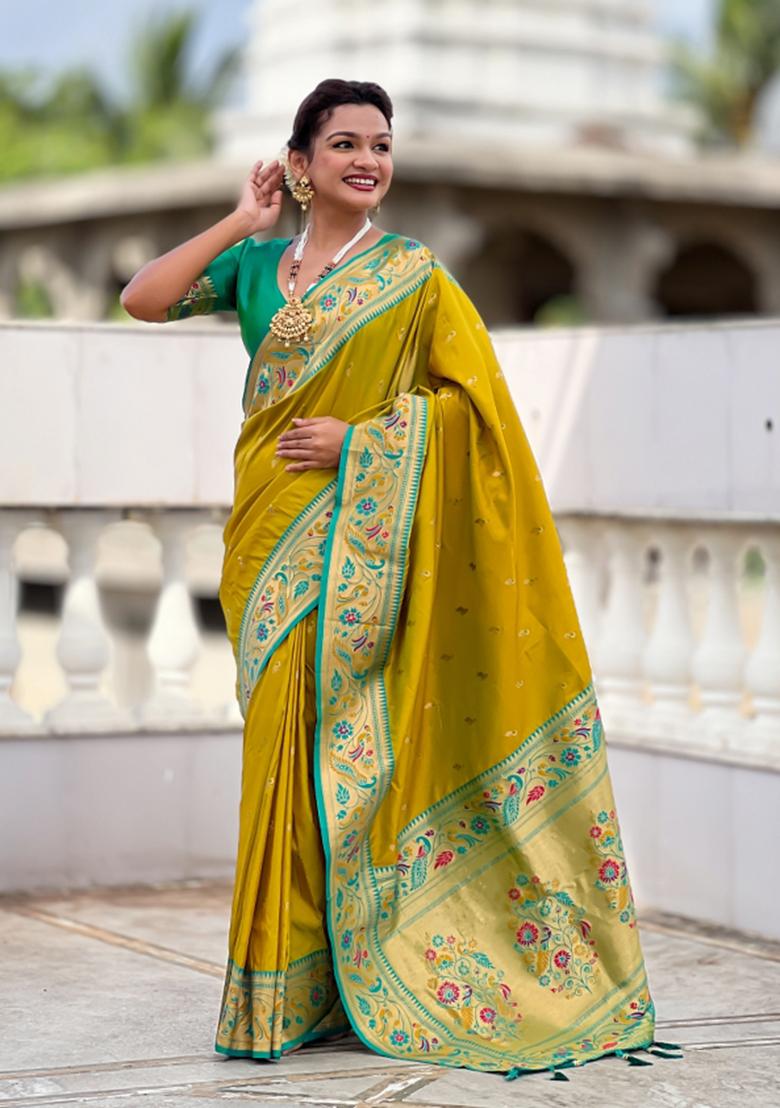 Parrot Green Jacquard Silk Saree Set - Indya
