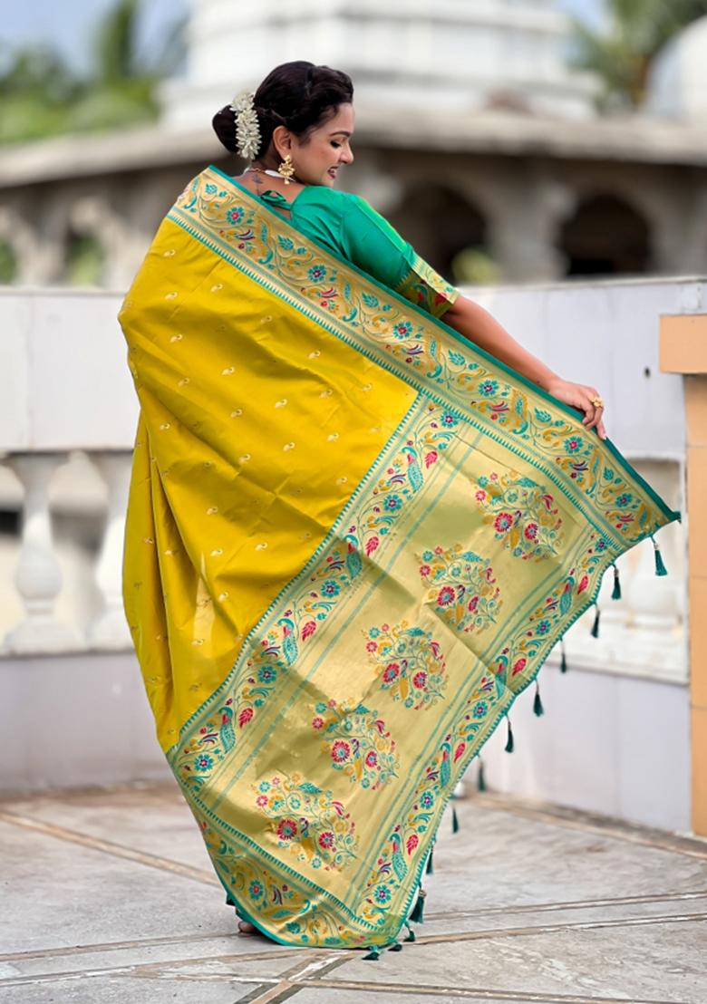 Parrot Green Jacquard Silk Saree Set - Indya