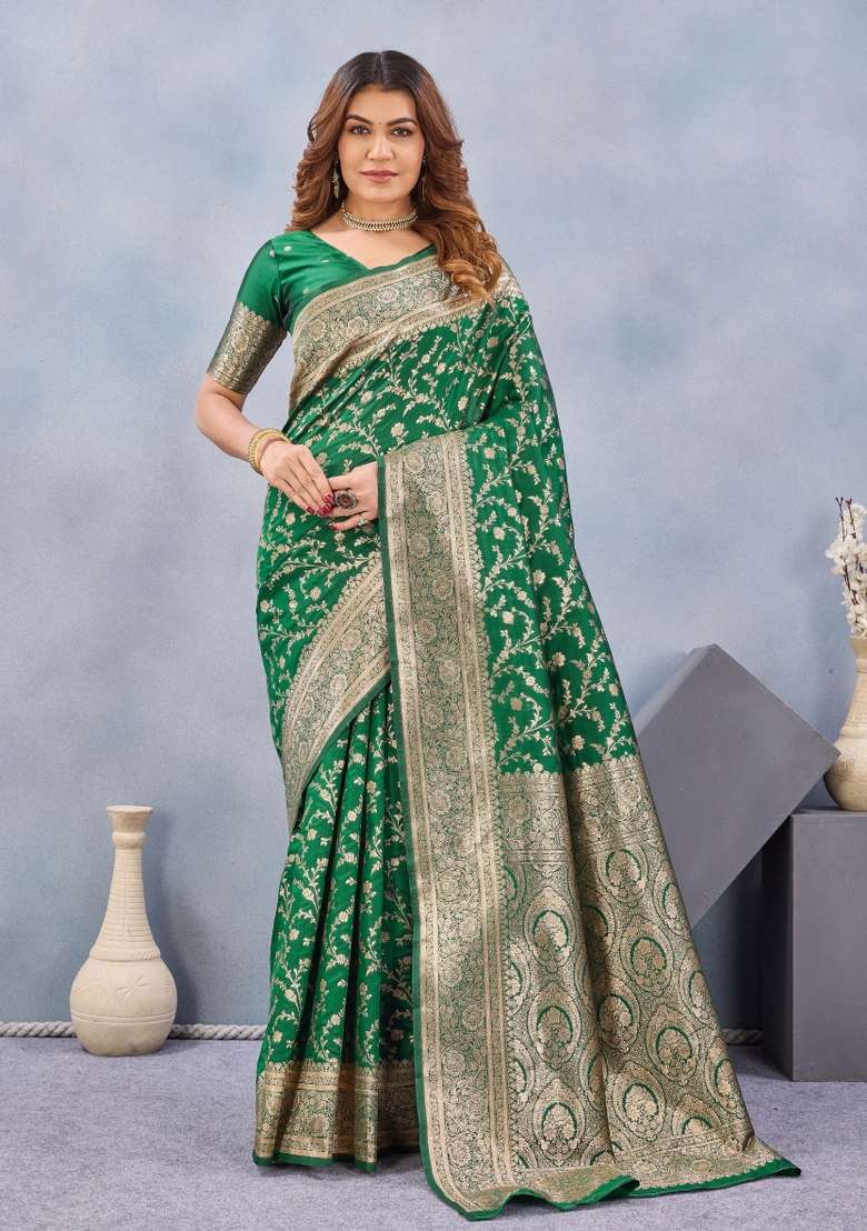 Green Printed Handloom Saree Set for Diwali and Festive Wear - Indya