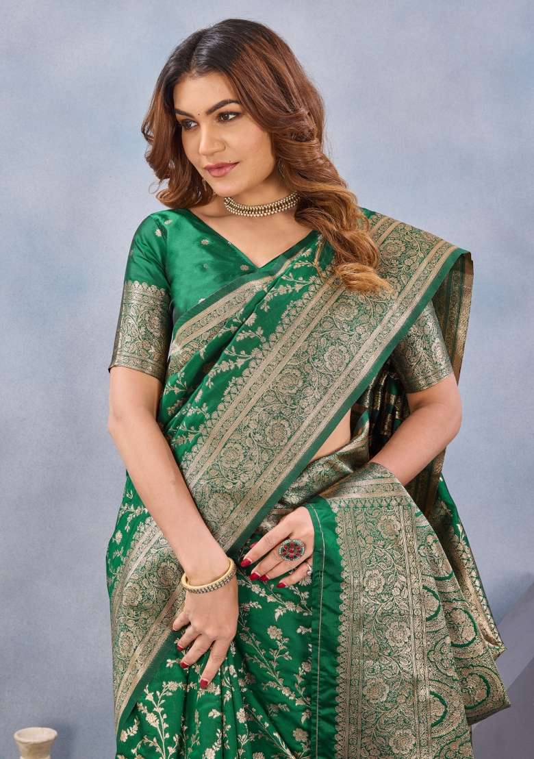 Green Printed Handloom Saree Set for Diwali and Festive Wear - Indya