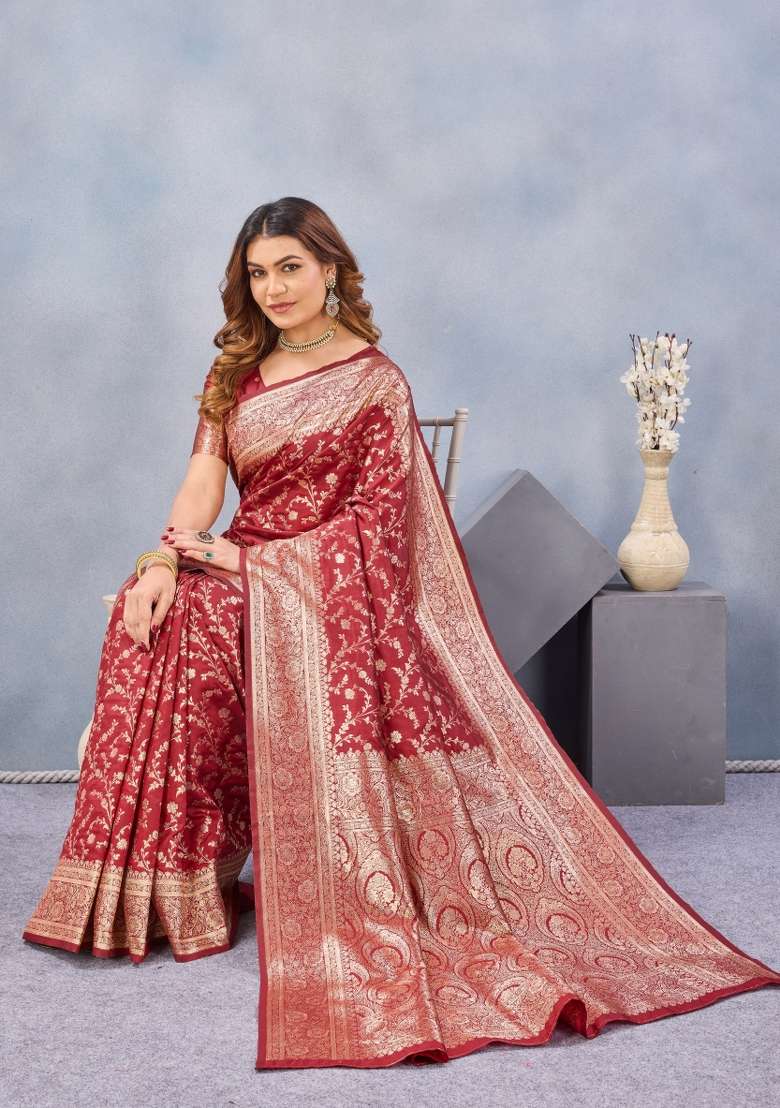 Red Printed Handloom Saree Set for Diwali and Festive Wear - Indya