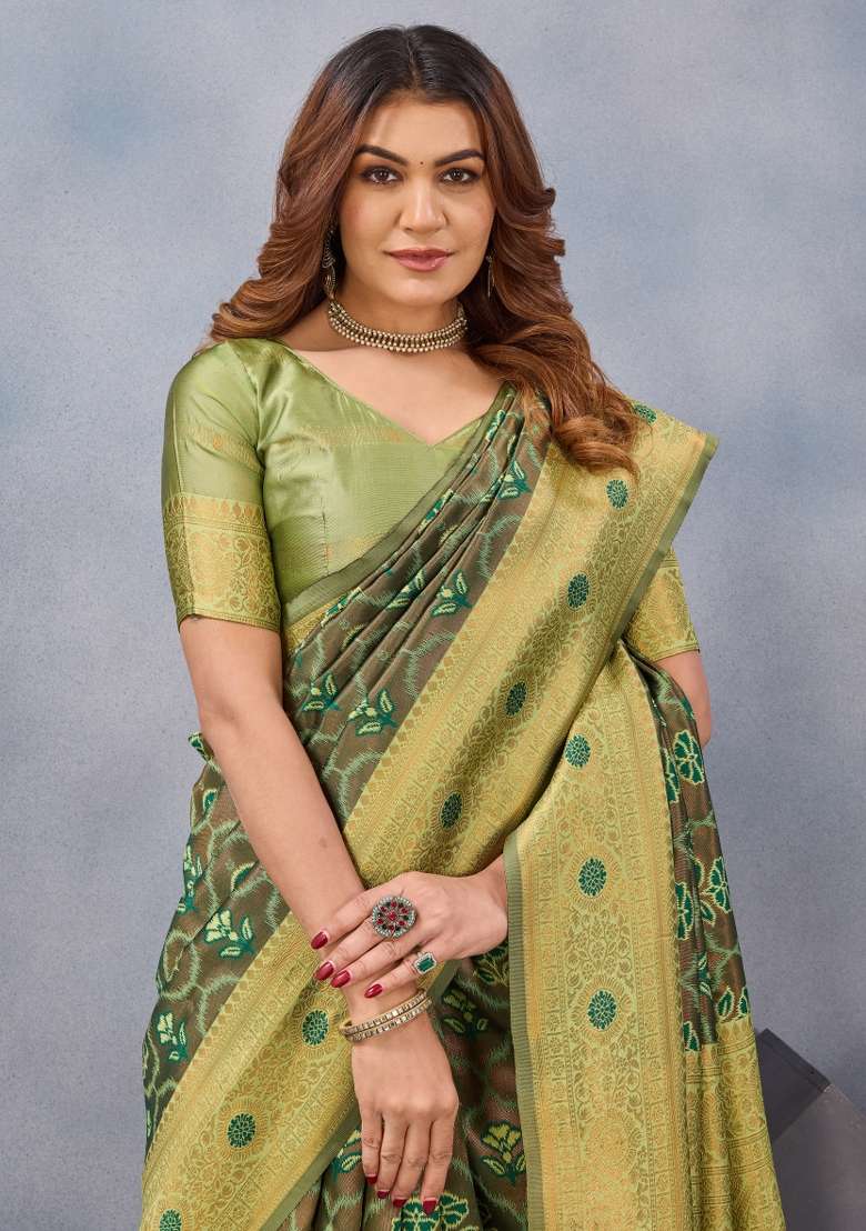 Light Green Handloom Saree Set with Printed for Diwali | Wedding & Festive Wear - Indya