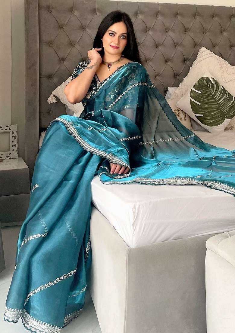 Rama Green Embroidered Silk Blend Saree Set for Diwali and Festive Wear - Indya