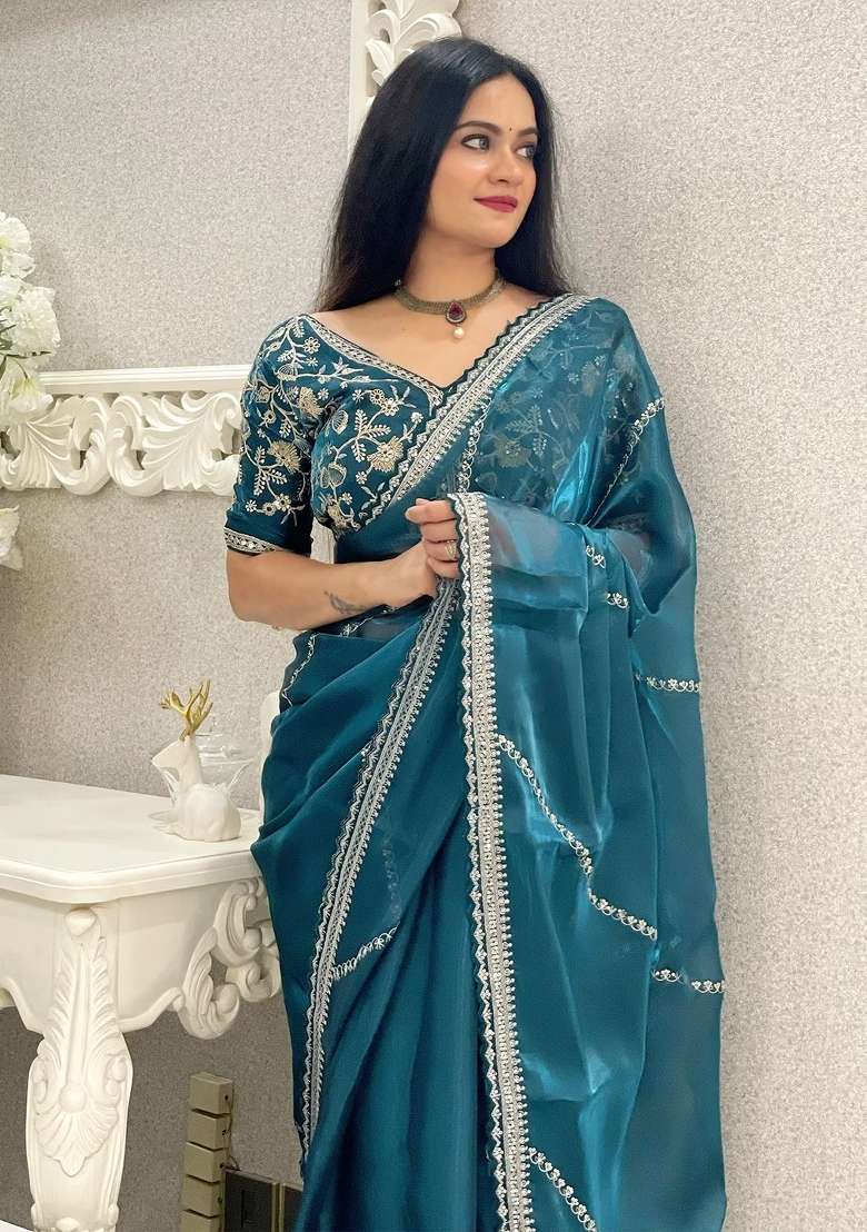 Rama Green Embroidered Silk Blend Saree Set for Diwali and Festive Wear - Indya