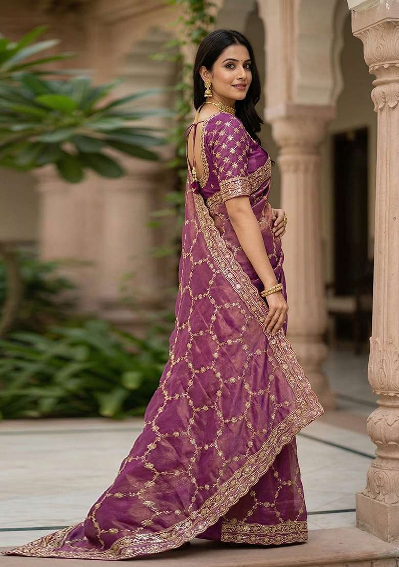 Onion Pink Geomatric Silk Saree Set - Indya