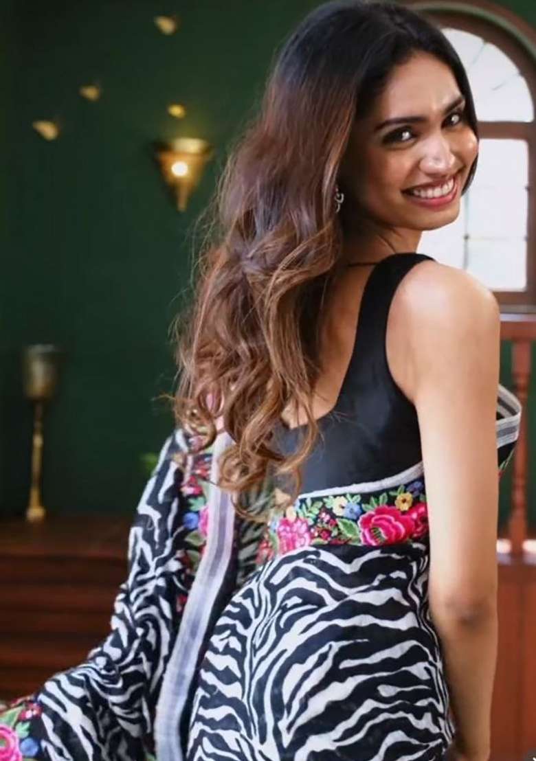 Black And White Printed Linen Saree Set - Indya