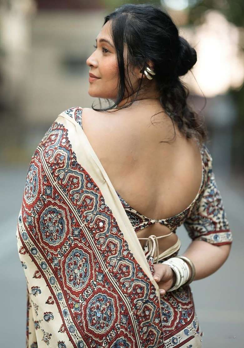 White Geomatric Silk Saree Set - Indya