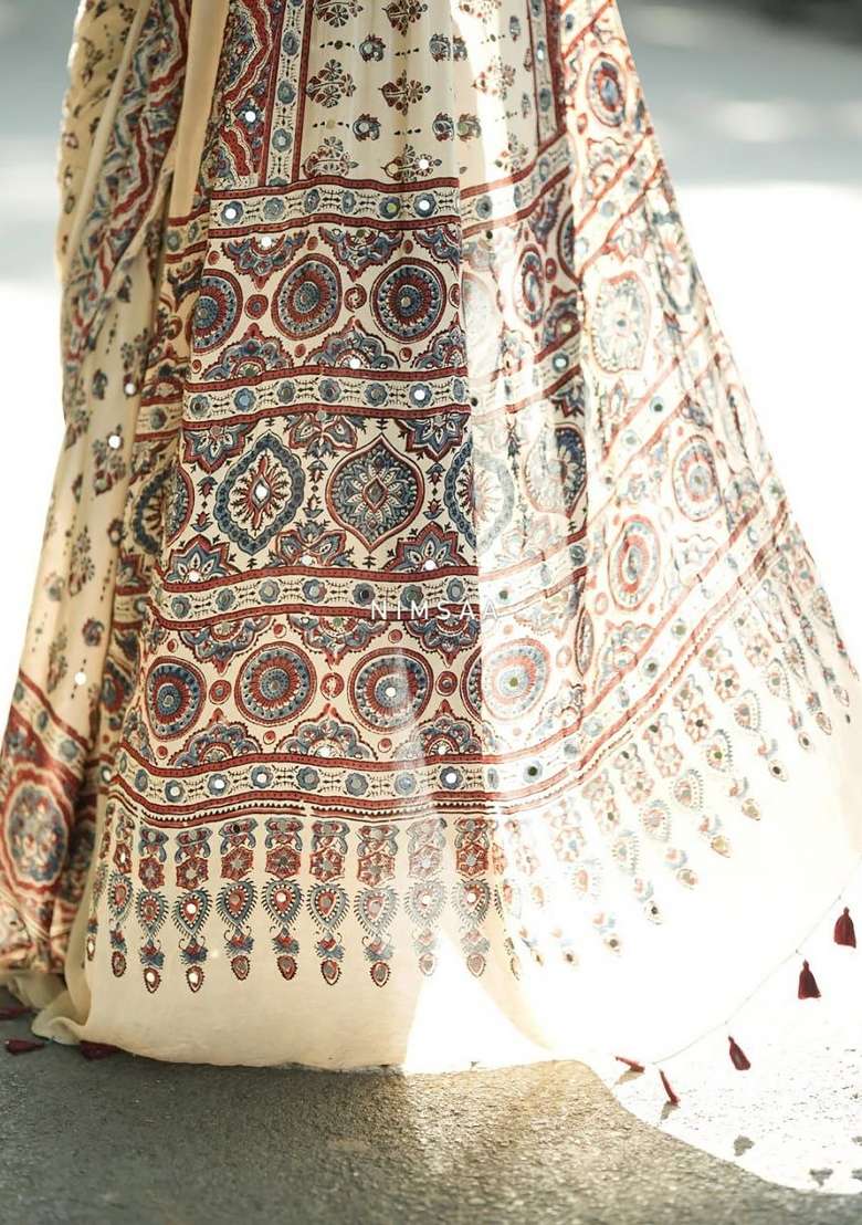 White Geomatric Silk Saree Set - Indya