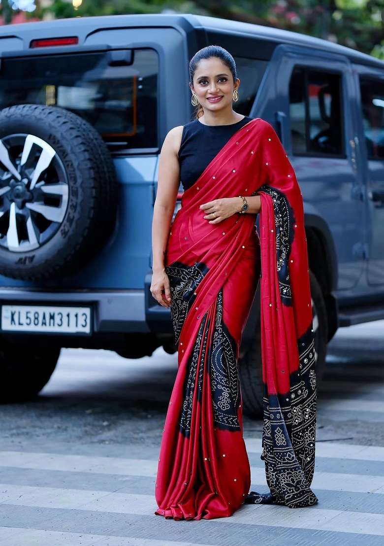 Red Bandhani Silk Saree Set - Indya