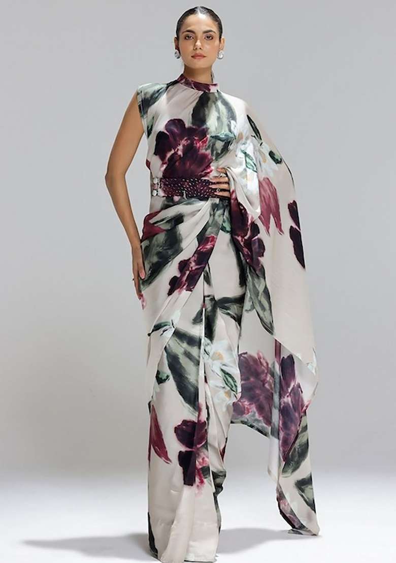 White And Black Floral Print Model Saree Set - Indya