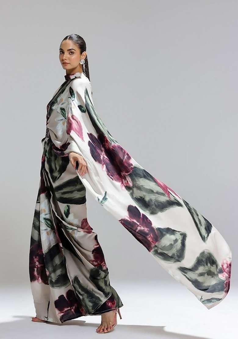 White And Black Floral Print Model Saree Set - Indya