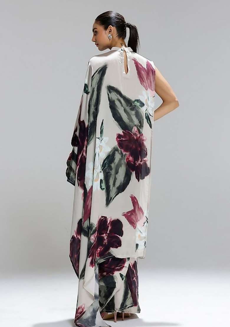 White And Black Floral Print Model Saree Set - Indya