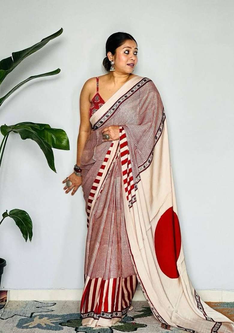 Cream Floral Print Model Saree Set - Indya