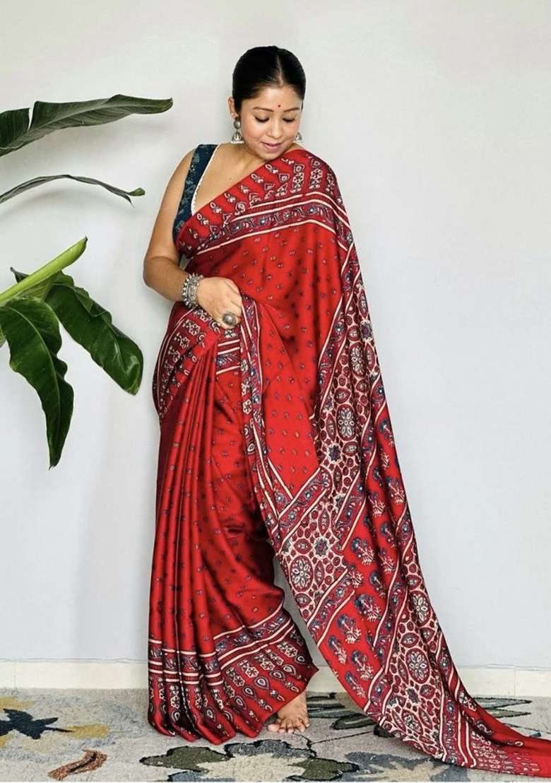 Red Floral Print Model Saree Set - Indya