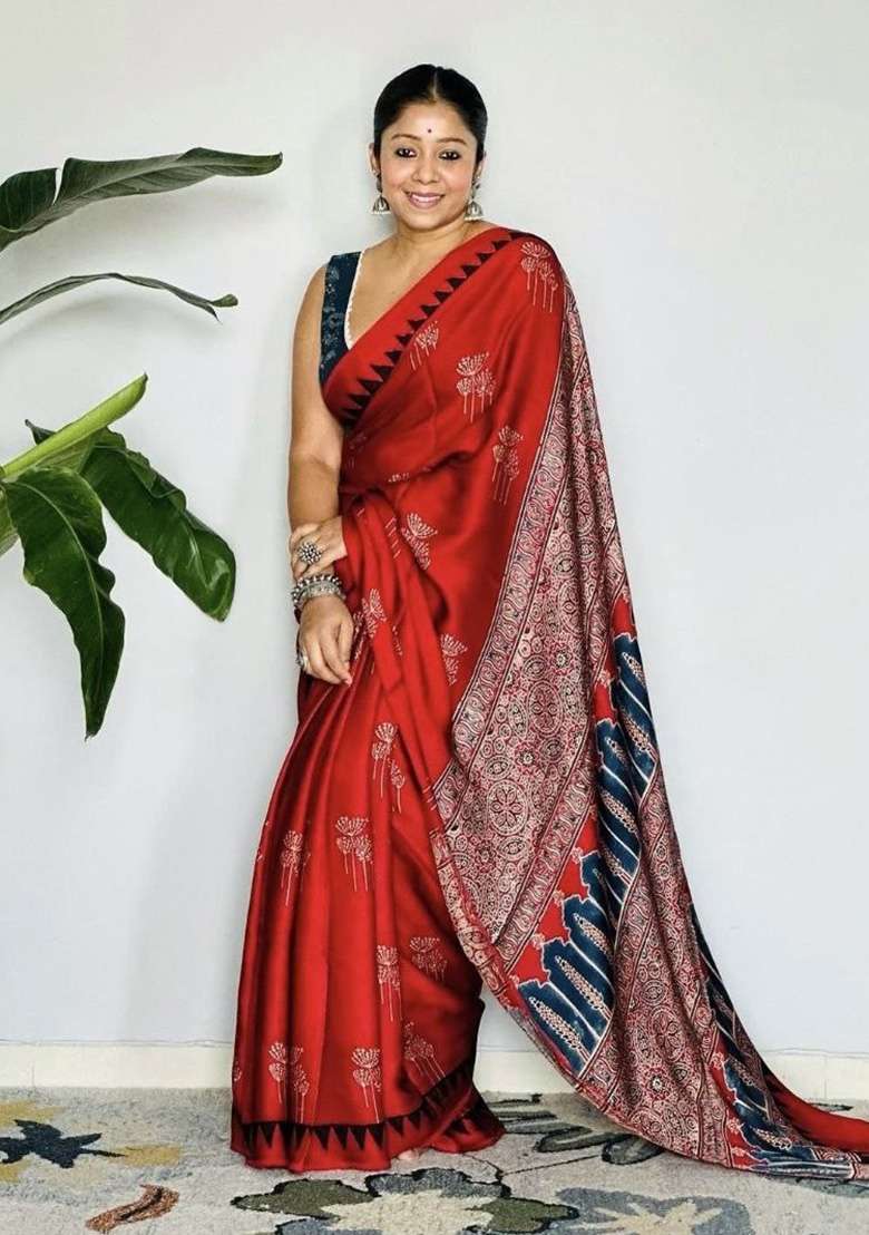 Red Floral Print Model Saree Set - Indya