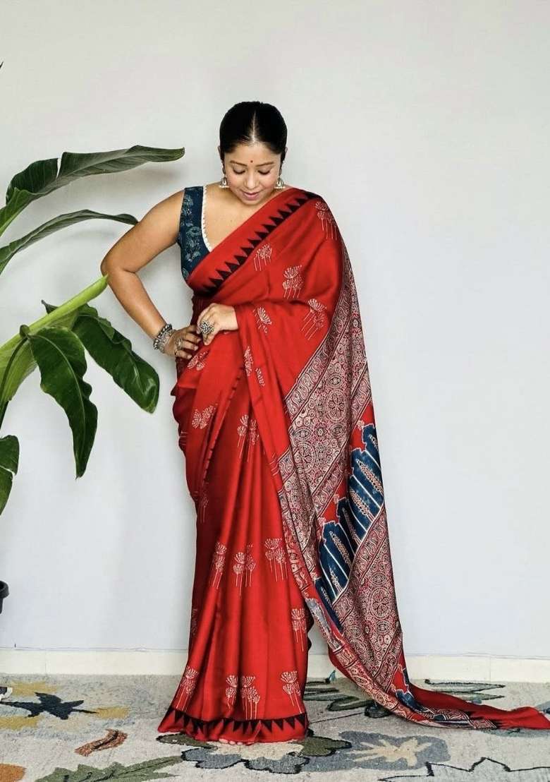 Red Floral Print Model Saree Set - Indya