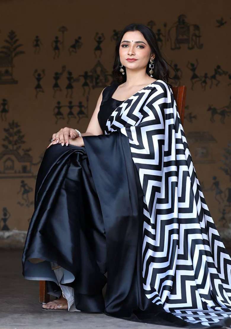 White And Black Striped Model Saree Set - Indya