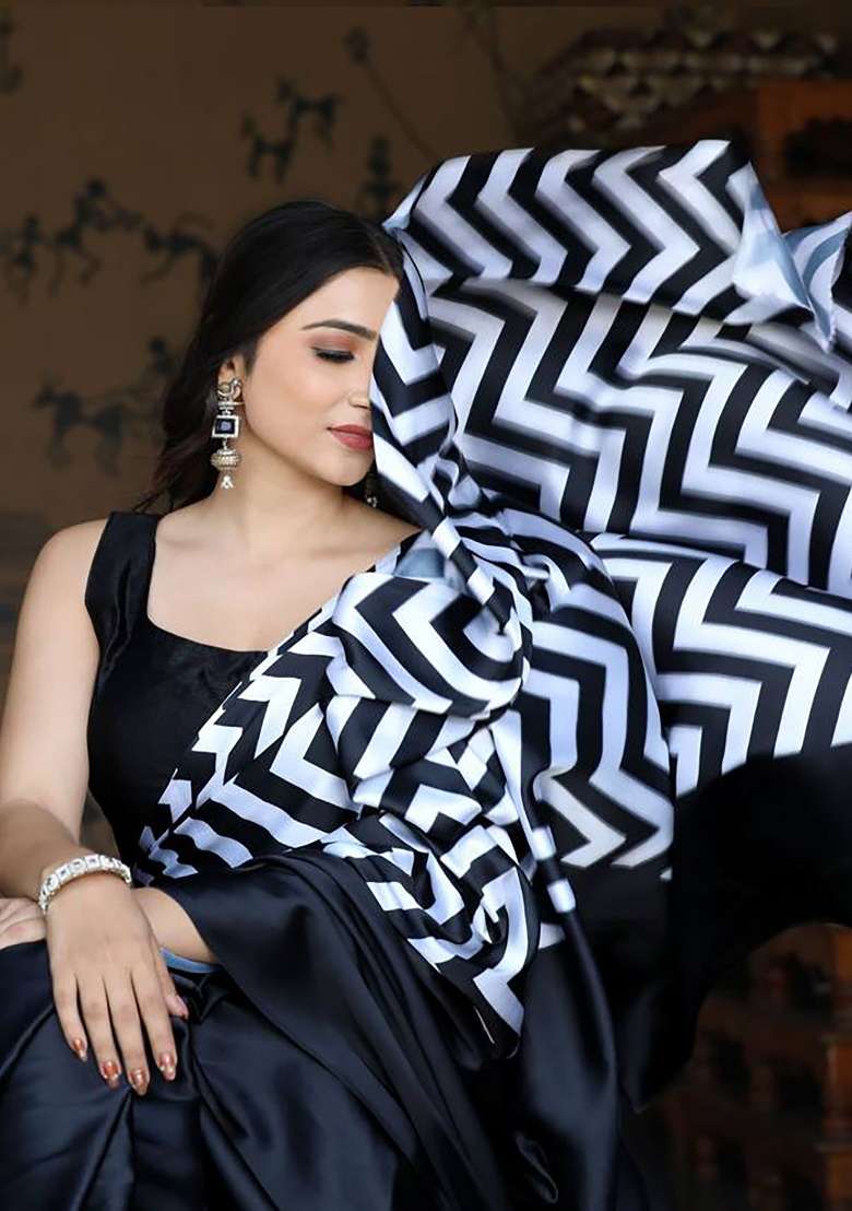 White And Black Striped Model Saree Set - Indya
