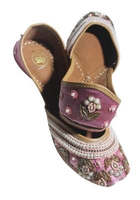 4S Womens Mauve Pink Silk Handcrafted Pearl and Zardozi Embroidered Punjabi Jutti