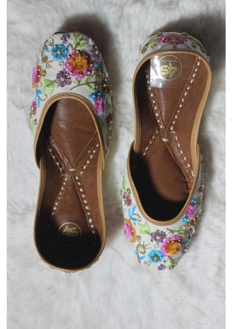 4S Handcrafted Offwhite Floral Embroidery Punjabi Jutti for Women - Indya