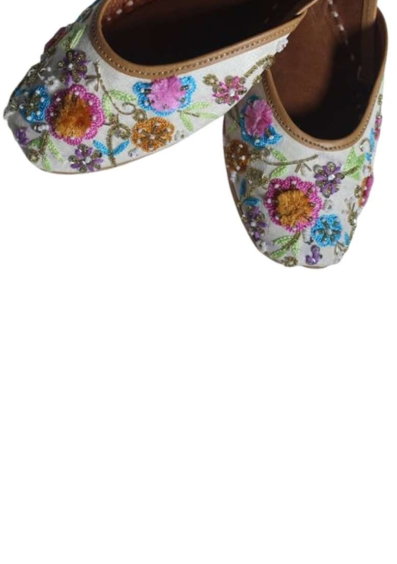 4S Handcrafted Offwhite Floral Embroidery Punjabi Jutti for Women - Indya