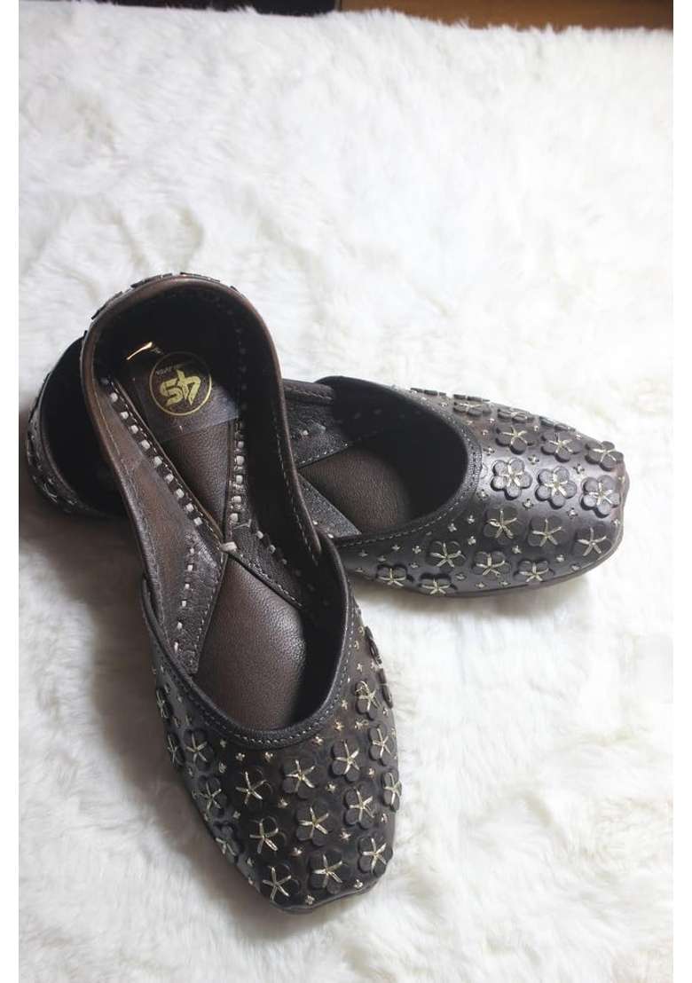 4S Womens Handcrafted Dark Brown Punjabi Jutti Floral Leather Mojari Footwear for Ethnic Wear and Weddings - Indya