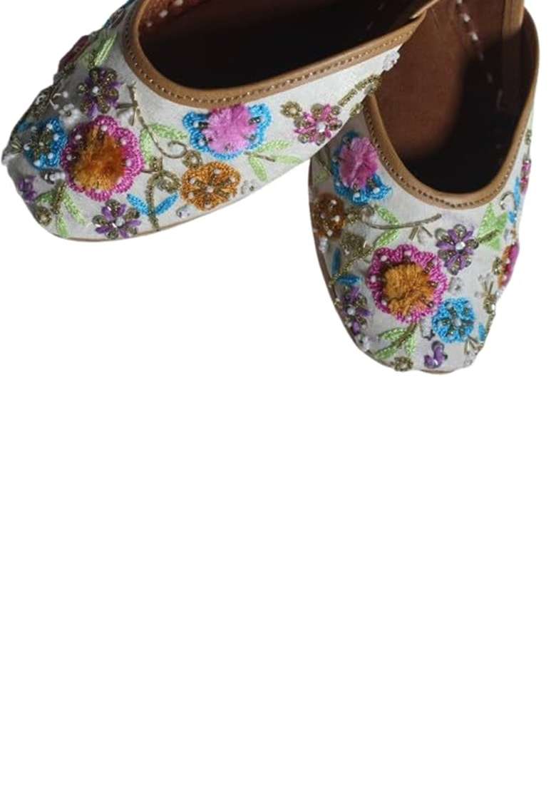 4S Handcrafted Offwhite Floral Embroidery Punjabi Jutti for Women - Indya