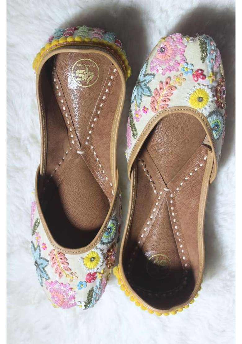 4S Womens Handcrafted Floral Embroidered Leather Punjabi Jutti - Indya