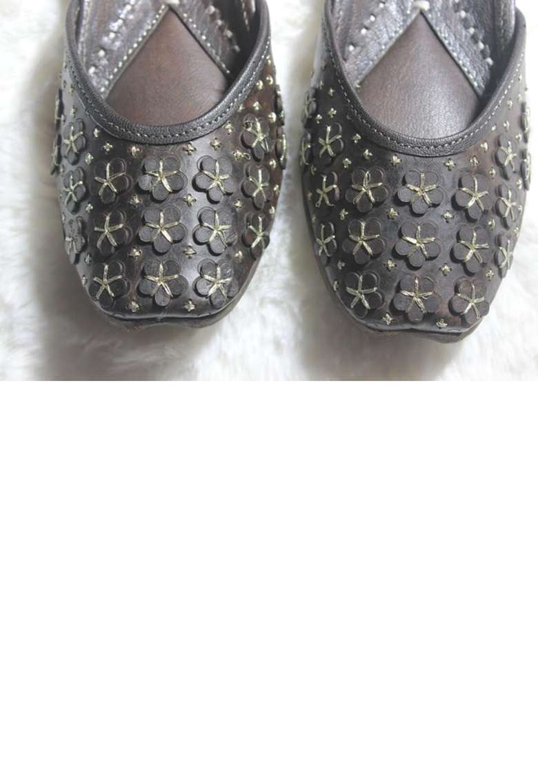 4S Womens Handcrafted Dark Brown Punjabi Jutti Floral Leather Mojari Footwear for Ethnic Wear and Weddings - Indya