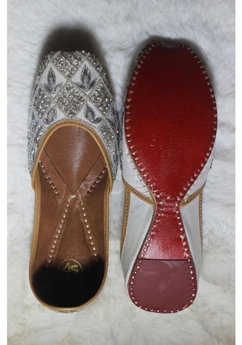 4S Womens Offwhite Silver Embellished Handcrafted Punjabi Jutti - Indya