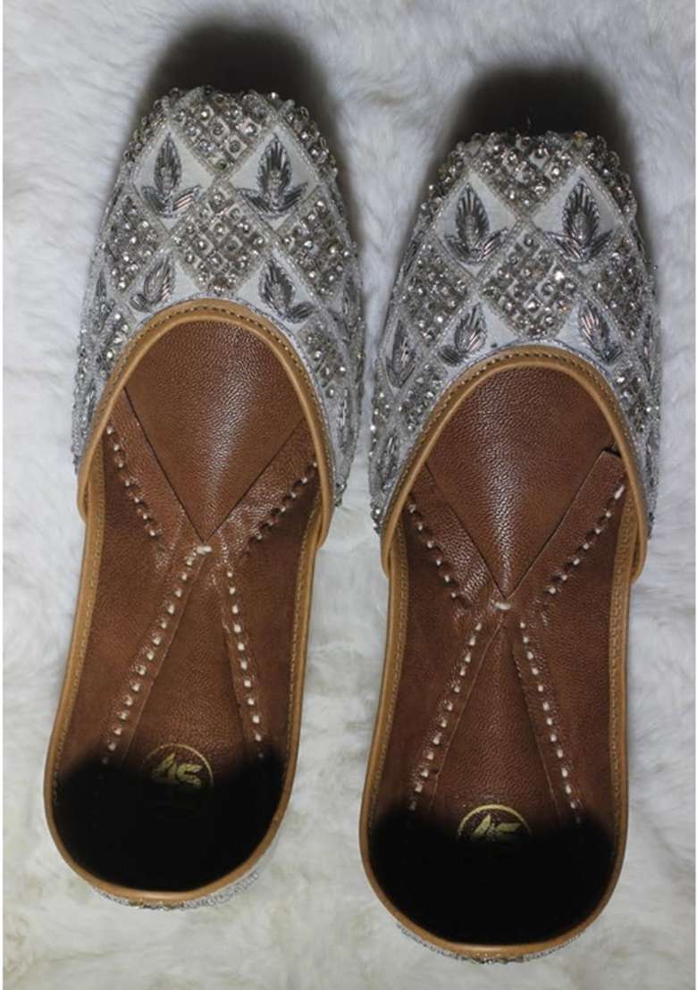 4S Womens Offwhite Silver Embellished Handcrafted Punjabi Jutti - Indya
