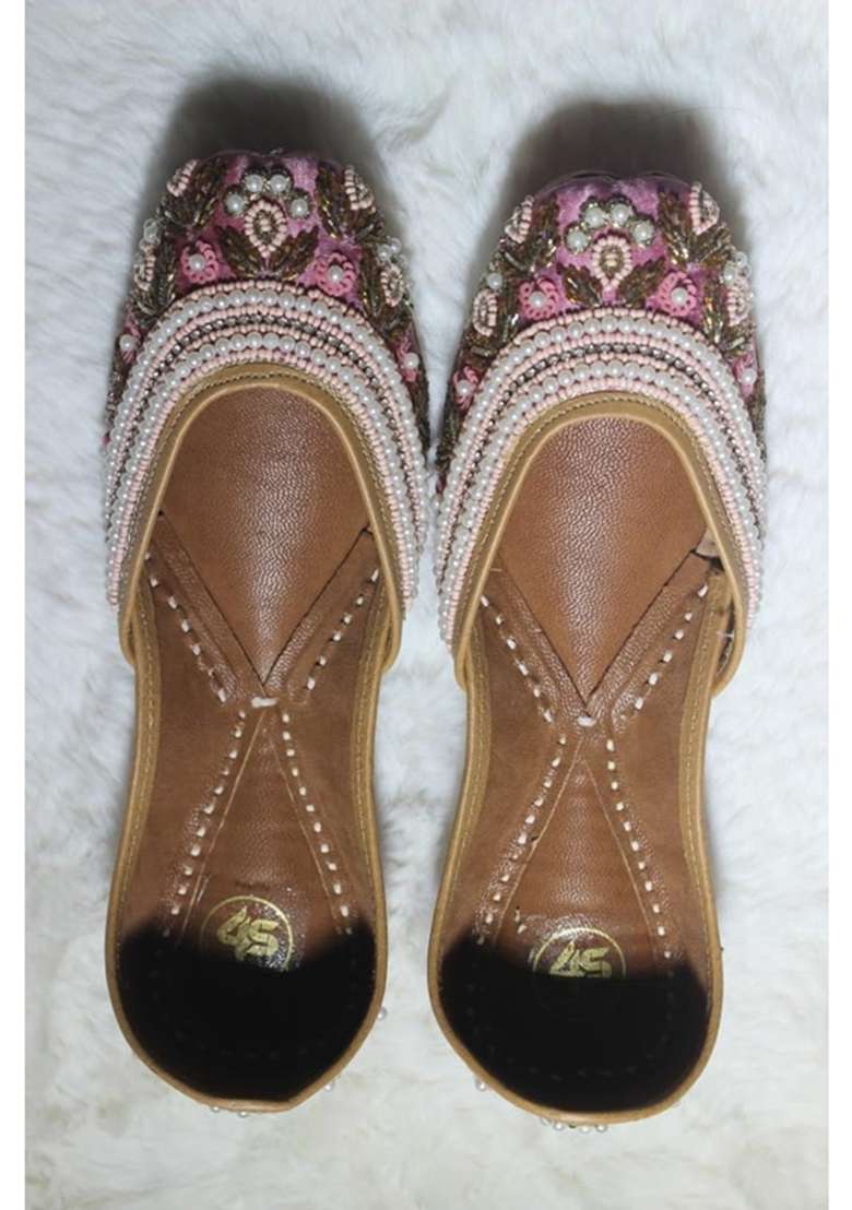 4S Womens Mauve Pink Silk Handcrafted Pearl and Zardozi Embroidered Punjabi Jutti - Indya
