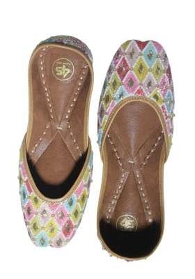 4S Womens Multicolored Geometric Beadwork Handcrafted Punjabi Jutti