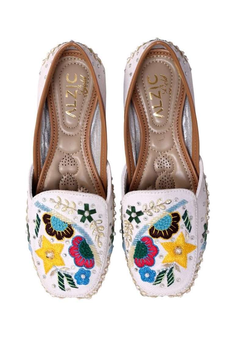 Alzic Womens Ethnic Jutti Handcrafted Traditional Slip on Flat Footwear - Indya