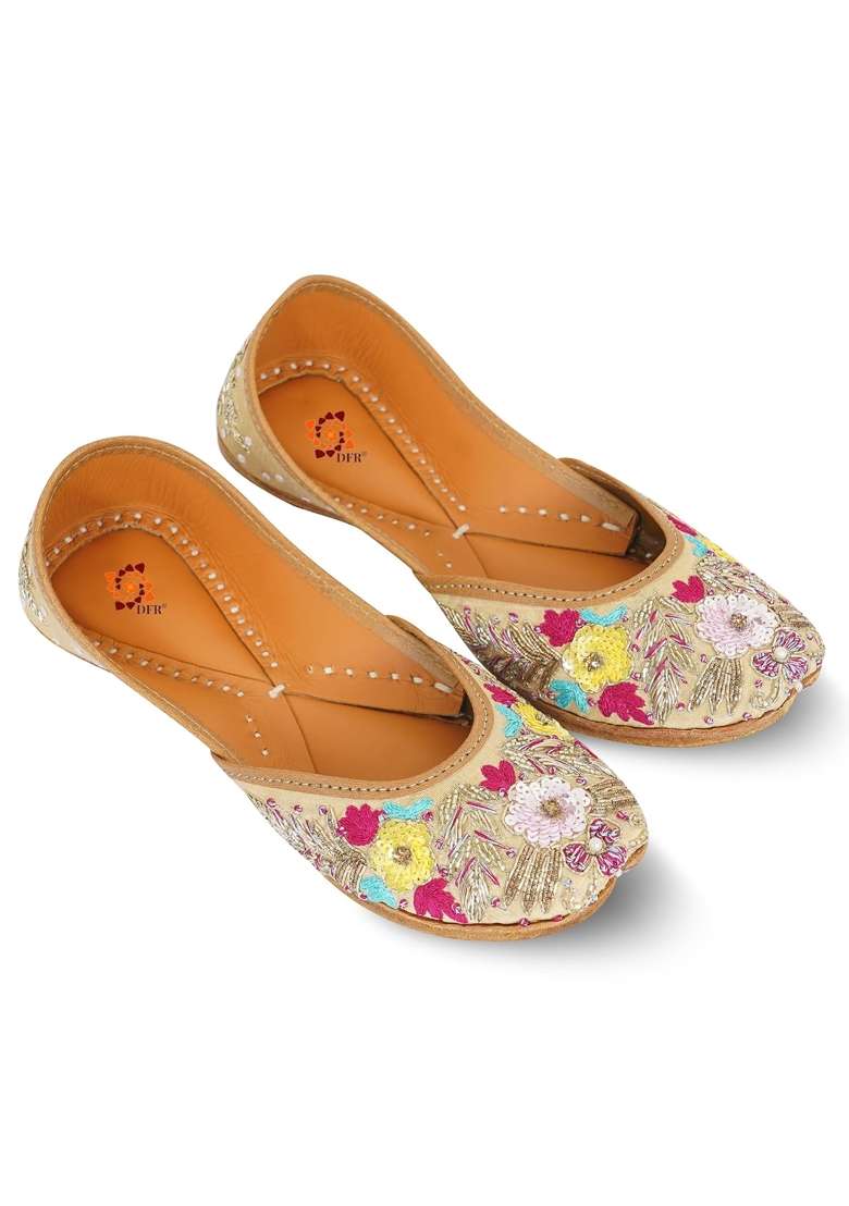 DFR Women Hand Zari Dabka Mojari Juttis - Indya