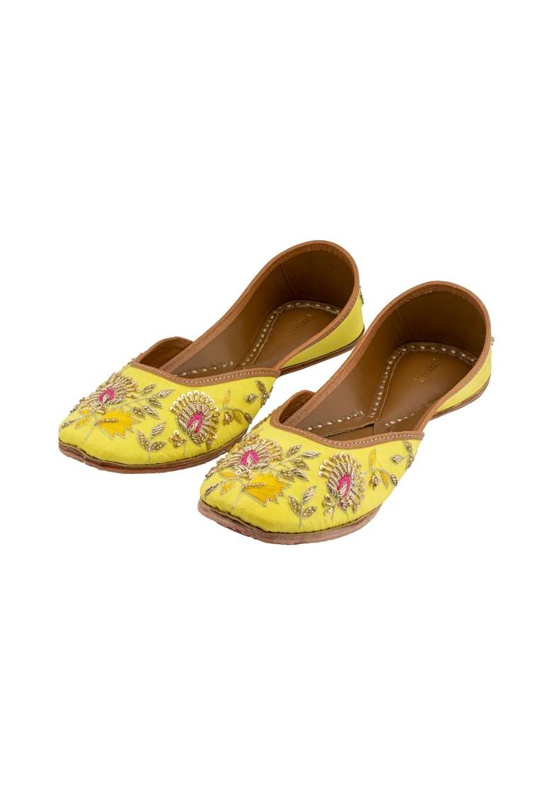 Korakari Yellow Womens Traditional Ethnic Amber Punjabi Jutti Leather Flat Comfortable Mojaris for Girls - Indya