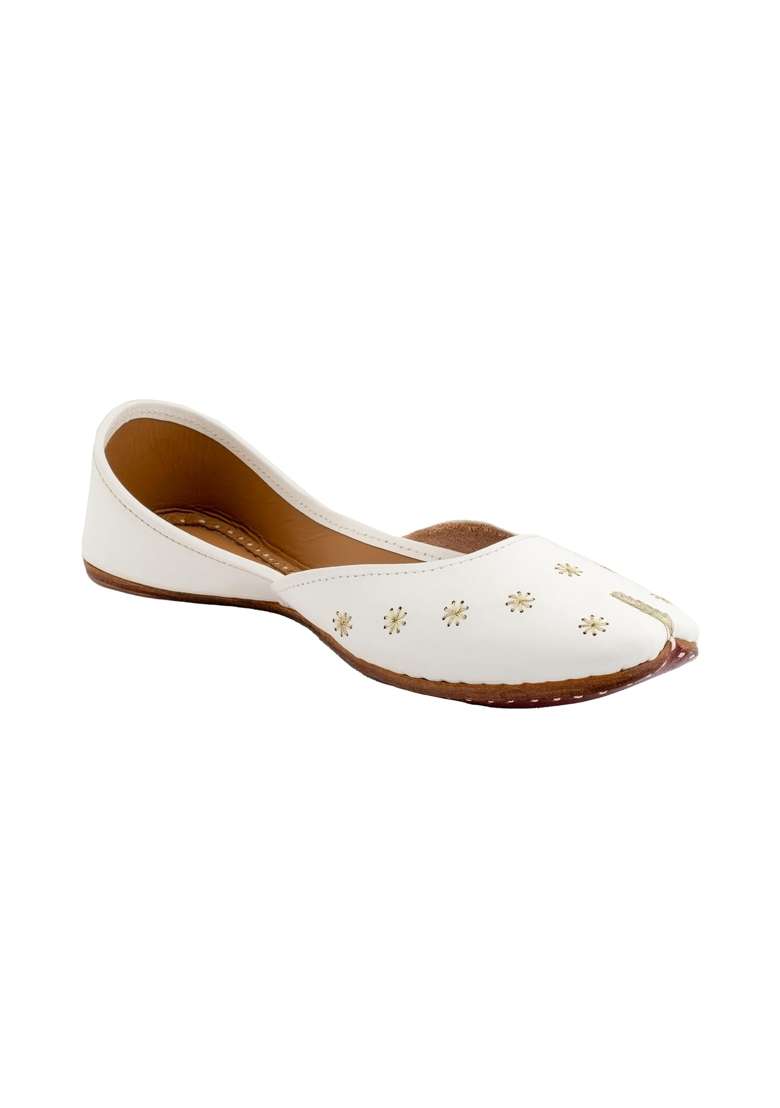 Korakari White Womens Traditional Ethnic Amber Punjabi Jutti Leather Flat Comfortable Mojaris for Girls - Indya