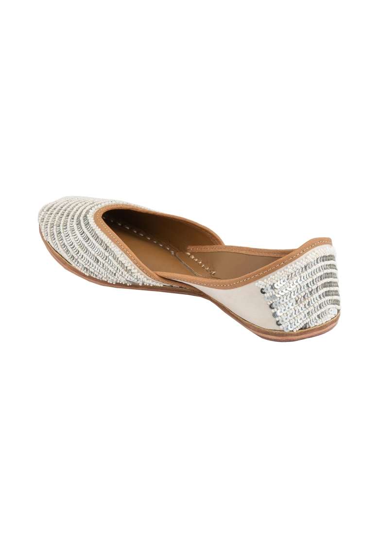 Korakari Silver Womens Traditional Ethnic Amber Punjabi Jutti Leather Flat Comfortable Mojaris for Girls - Indya
