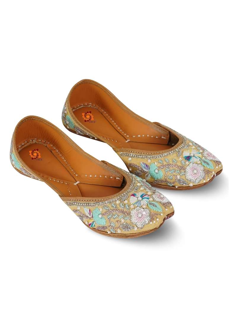 DFR Women Hand Dabka Zari Mojari Juttis - Indya
