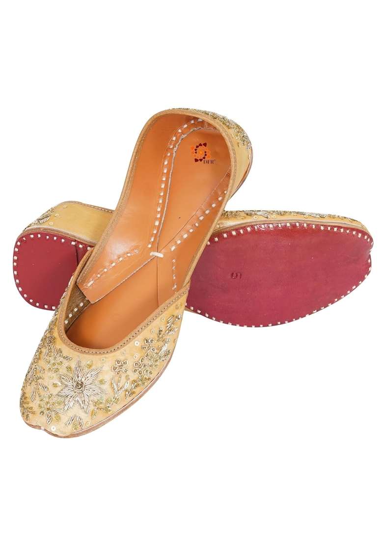 DFR Gold Women Hand Zari Dabka Juttis - Indya