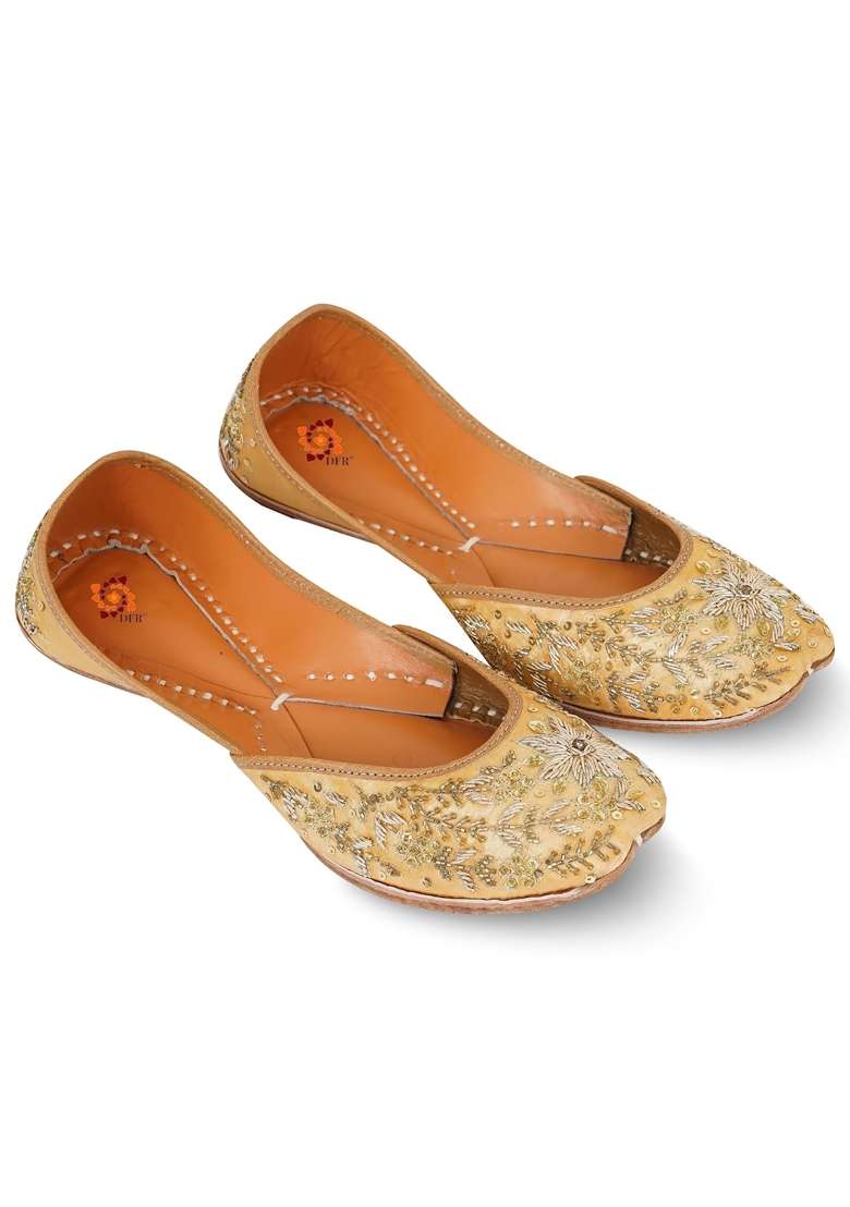 DFR Gold Women Hand Zari Dabka Juttis - Indya