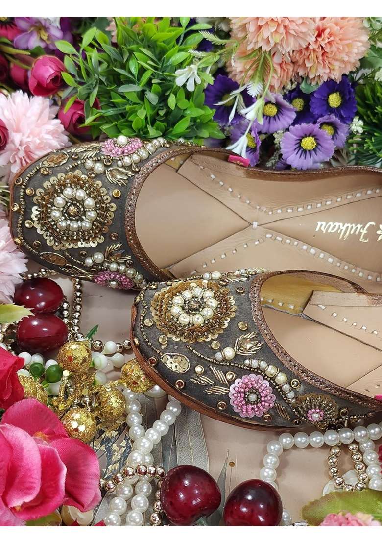 Fulkari Womens Bergenia Gold Genuine Soft Leather Embroidered Jutis - Indya