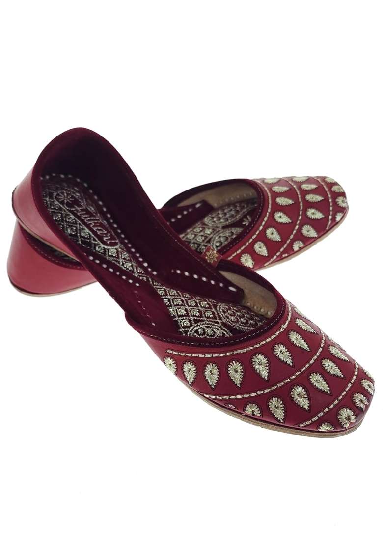 Fulkari Women Rays Gold Casual Genuine Soft Leather Jutis Bite and Pinch Free Juttis - Indya