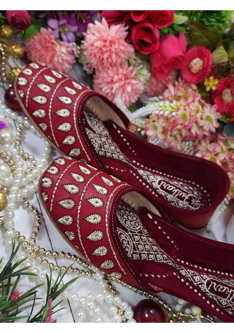 Fulkari Women Rays Gold Casual Genuine Soft Leather Jutis Bite and Pinch Free Juttis - Indya