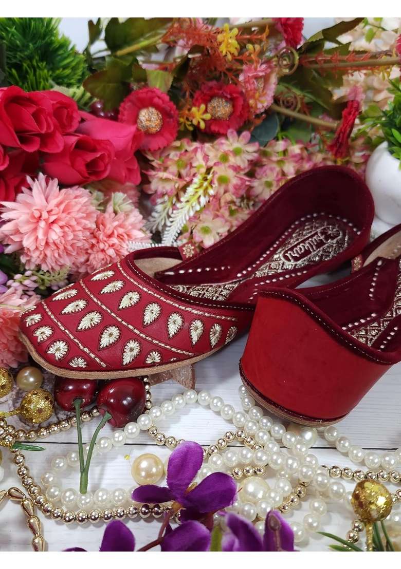Fulkari Women Rays Gold Casual Genuine Soft Leather Jutis Bite and Pinch Free Juttis - Indya